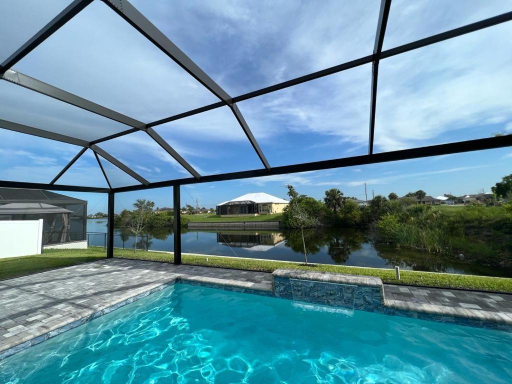 Newly Built Villa Ballerina With Heated Pool And Incredible View Into Beautiful Arrowheadcanal Cape Coral Exterior foto