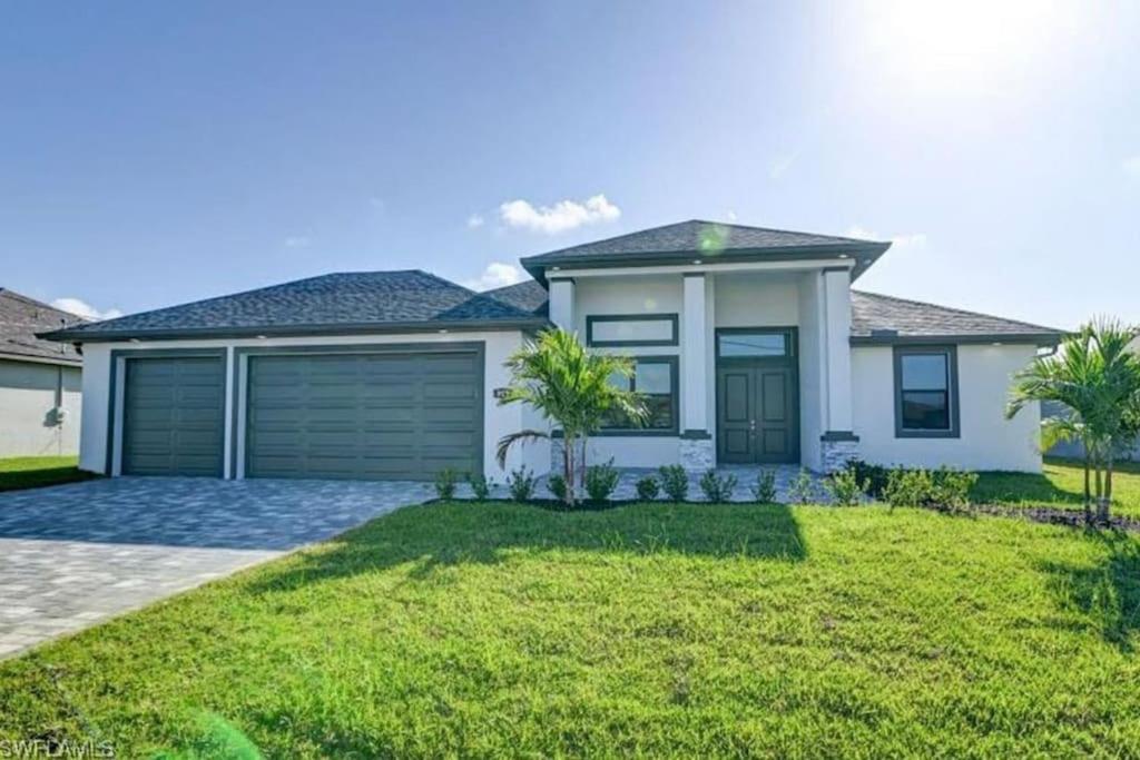 Newly Built Villa Ballerina With Heated Pool And Incredible View Into Beautiful Arrowheadcanal Cape Coral Exterior foto