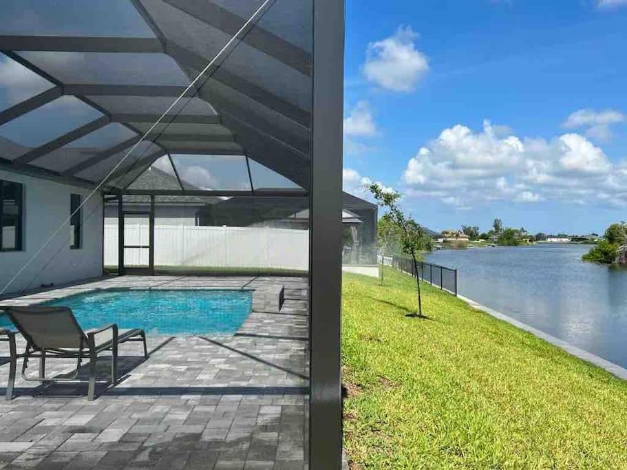 Newly Built Villa Ballerina With Heated Pool And Incredible View Into Beautiful Arrowheadcanal Cape Coral Exterior foto